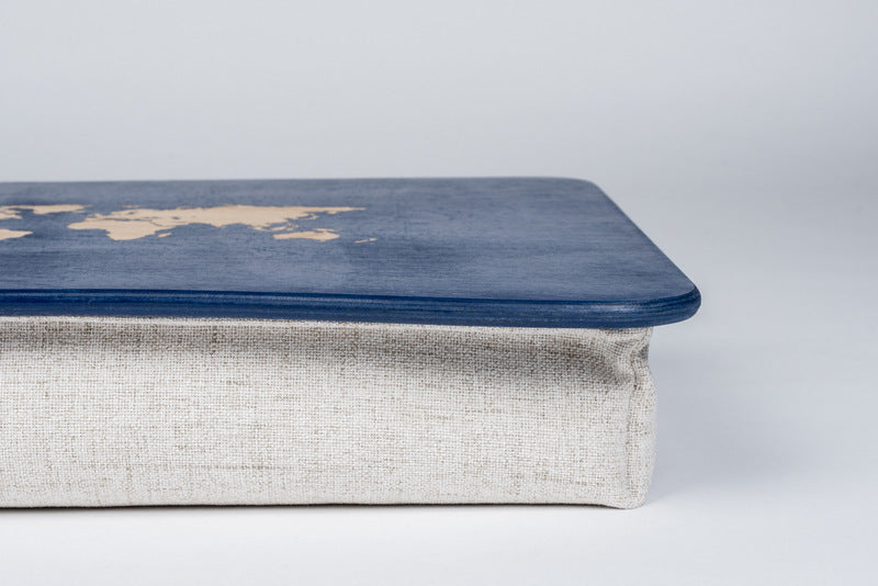 Betttablett mit Weltkarte, blau, Schaumstoff, Kissenständer